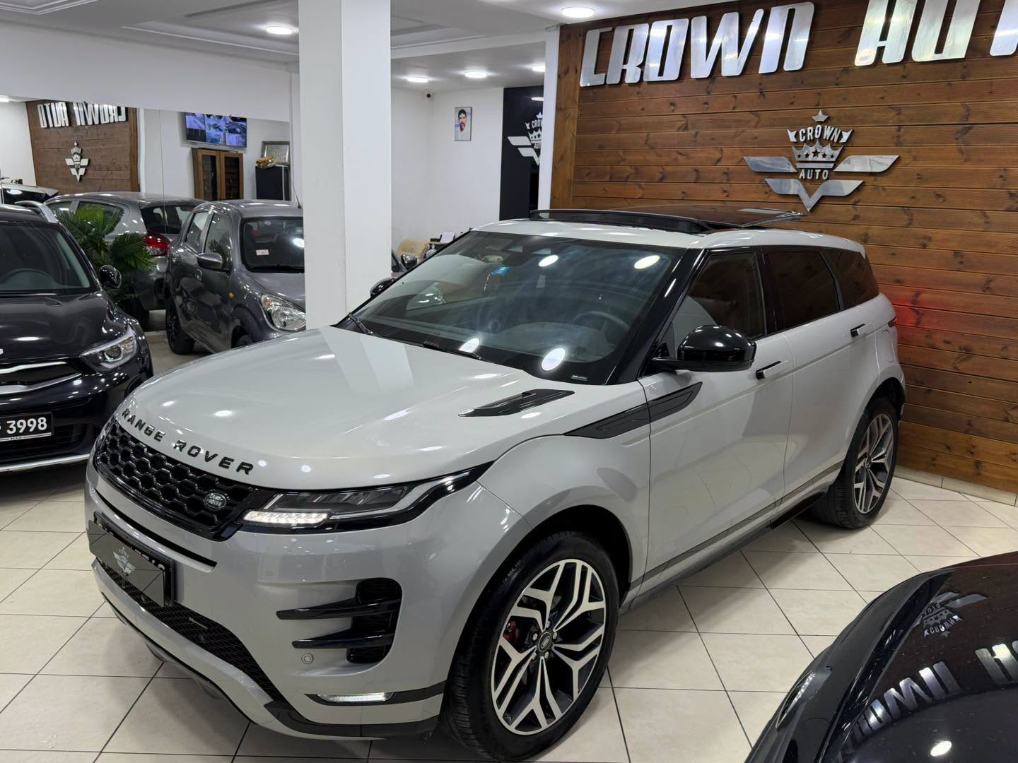 Range Rover Évoque R Dynamic P300e